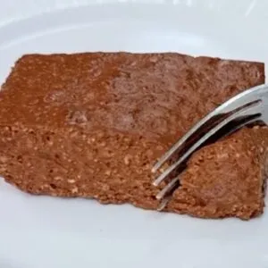 Bolo Molhadinho SEM AÇÚCAR, só 4 INGREDIENTES, SEM FORNO, Sem Farinha e Sem Leite! Sucesso garantido