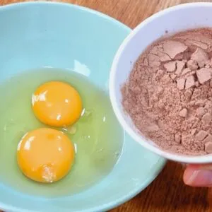 NÃO COMA PÃO, MISTURE OVO CRU COM CHOCOLATE e você vai VICIAR nessa DELÍCIA!
