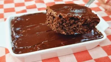 SEM FARINHA, SEM AÇÚCAR e SEM LEITE! Bolo Delicioso, Fofinho e Molhadinho - Fácil, Rápido e Saudável