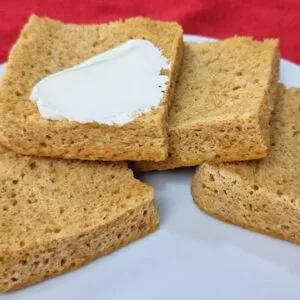 SUBSTITUA O PÃO com ZERO CARBOIDRATOS em 4 MINUTOS! Delícia Sem Farinha, Fácil e Barato (Low Carb)