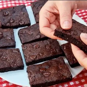 BROWNIE quase SEM CARBOIDRATOS Delicioso! Sem Trigo, Sem Açúcar, Fácil e Rápido (Low Carb)