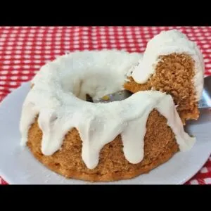 FOFINHO e BAIXO EM CARBOIDRATOS! Bolo Sem Farinha, Açúcar, Leite e Ovo - Fácil, Barato e Vegano