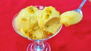 Sorvete CREMOSO com 3 INGREDIENTES - SEM AÇÚCAR e LEITE - Fácil, Rápido e Delicioso!