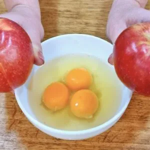 Misture MAÇÃ e OVO CRU e vai VICIAR nessa DELÍCIA! Sem Açúcar e Trigo - Fácil, Barato e Saudável!