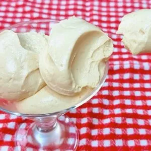 SORVETE CREMOSO de 4 INGREDIENTES - Rápido, SEM AÇÚCAR, Sem Leite Condensado e Creme de Leite, Fácil