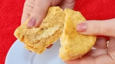 SUBSTITUA O PÃO! Só 3 MINUTOS e quase ZERO CARBOIDRATOS! Recheado, Sem Trigo, Fácil e Low Carb
