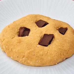 SÓ 2 MINUTOS! Sem Açúcar, Trigo, Leite, Ovo e BAIXO EM CARBOIDRATOS - Biscoito Fácil e Low Carb