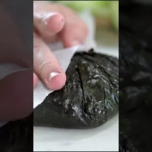 SANDUÍCHE DE SUSHI (Onigirazu)