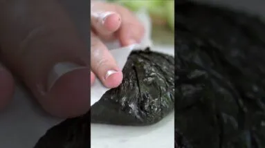 SANDUÍCHE DE SUSHI (Onigirazu)