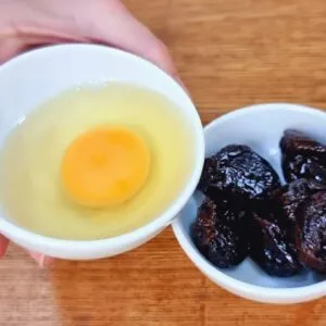 NÃO COMA PÃO! Só 3 MIN - Misture OVO CRU e AMEIXA e vai AMAR - Sem Açúcar, Farinha e Leite