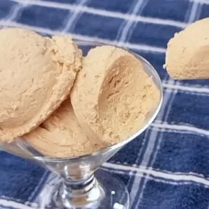 Só 2 INGREDIENTES! Sorvete CREMOSO Sem Açúcar, Poucos Carboidratos, Rico em Proteínas, Fácil, Rápido