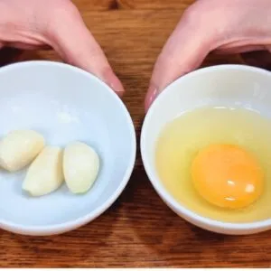 SUBSTITUA O PÃO, Misture OVO CRU COM ALHO e vai VICIAR nessa DELÍCIA! Sem Trigo e Leite - Rápido