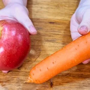 SUBSTITUA O PÃO em 3 MIN! Misture MAÇÃ e CENOURA e vai AMAR! Sem Açúcar, Farinha e Leite - Fácil!