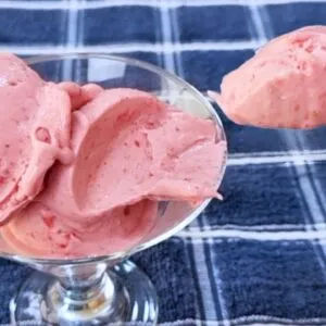 Só 3 MIN e 3 INGREDIENTES - ZERO AÇÚCAR E GORDURA! Sorvete Cremoso Fácil e Saudável