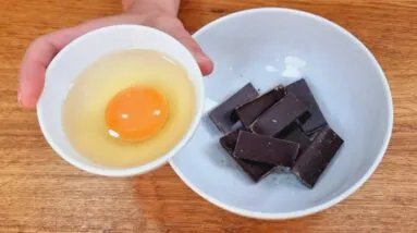 Só 3 MIN! Misture OVO CRU e CHOCOLATE e vai AMAR! Sem Farinha e Açúcar - Fácil e Delicioso!