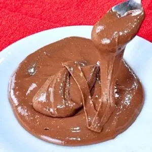 Só 3 INGREDIENTES e 3 MIN!! Brigadeiro de Colher SEM AÇÚCAR E MANTEIGA - Fácil, Rápido e Delicioso