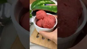 Sorvete caseiro de melancia! 👀 FIZ NO LIQUIDIFCADOR!