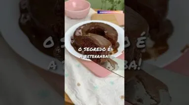 Fiz bolo de chocolate COM BETERRABA! 👀 Ficou incrível! Sem glúten, vegano, sem lactose