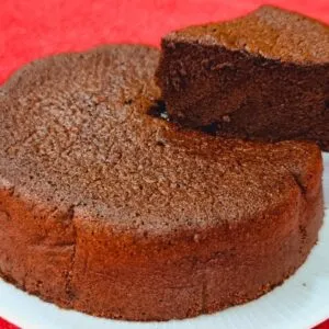 Só 2 Ingredientes! Bolo MOLHADINHO, Delicioso e muito Fácil - A família toda vai amar!