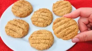 ZERO TRIGO E AÇÚCAR! Só 3 Ingredientes e Baixo em Carboidratos - Biscoito Low Carb e Sem Leite