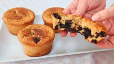 Bolinho FOFINHO com POUCOS INGREDIENTES - SEM AÇÚCAR E TRIGO - Rápido, Leve, Delicioso e Saudável!