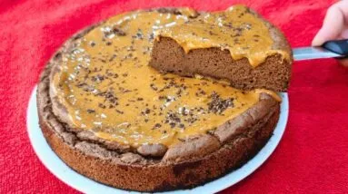 Bolo de Chocolate LOW CARB, SEM FARINHA NENHUMA, SEM AÇÚCAR e SEM LEITE - Super Fofinho e Fácil!