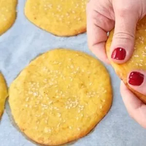 SUBSTITUA O PÃO! Misture OVO E FUBÁ e vai VICIAR nessa DELÍCIA! - SEM TRIGO E SEM ÓLEO