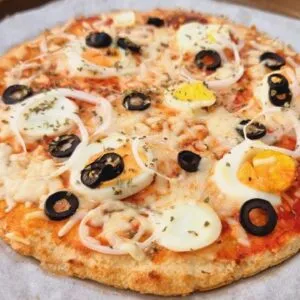 SÓ 2 INGREDIENTES! Massa de Pizza LOW CARB - SEM FARINHA, OVO E TRIGO -  Deliciosa e Rápida!