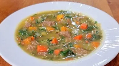 Sopa que DESINCHA e EMAGRECE - PODE CONGELAR e comer à vontade! Fácil, Barata e Gostosa