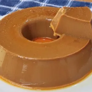 SEM AÇÚCAR e QUASE NADA DE CALORIAS! Pudim de 4 INGREDIENTES Fácil, Rápido e Delicioso