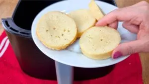 Pãozinho Sem Glúten na AIR FRYER - Fácil, Rápido e BARATO - TODOS AMAM!