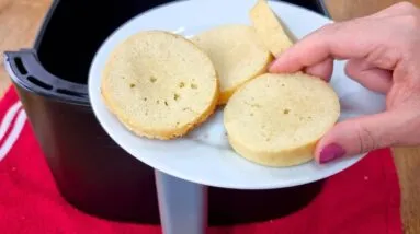 Pãozinho Sem Glúten na AIR FRYER - Fácil, Rápido e BARATO - TODOS AMAM!