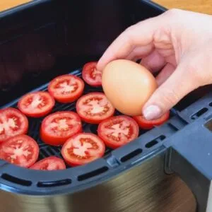 Coloque OVO e TOMATE na AIR FRYER! A Receita que VIRALIZOU! Poucas Calorias e Carboidratos