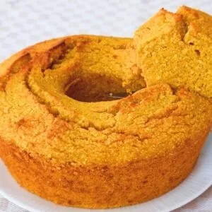Bolo de CENOURA COM FLOCÃO - SEM FARINHA, AÇÚCAR e LEITE - Fácil e Delicioso