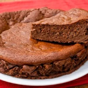 Só 3 INGREDIENTES! Bolo de Chocolate SEM FARINHA, AÇÚCAR e MANTEIGA! Fácil e Fofinho