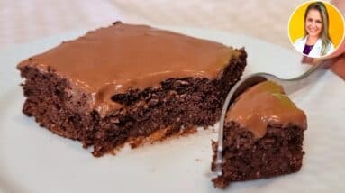 Bolo de Chocolate LOW CARB, SEM FARINHA e SEM LEITE - Fofinho, Molhadinho, Fácil e Rápido