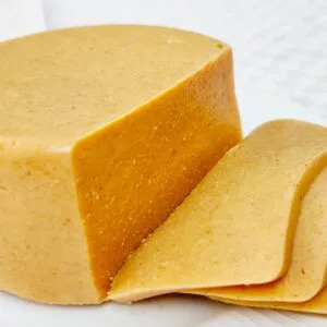 QUEIJO VEGANO FÁCIL E RÁPIDO para FATIAR e DERRETER - Gostoso, Barato e Saudável (Sem Leite)