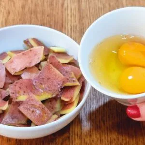 NÃO COMA PÃO, MISTURE OVO CRU COM CASCA DE BATATA e você vai VICIAR nessa DELÍCIA!