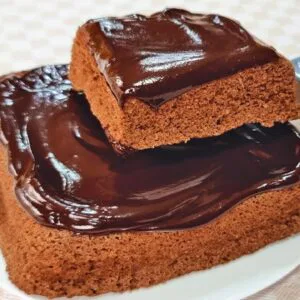 BOLO DE 5 MIN - SEM FARINHA, AÇÚCAR e LEITE - Baixo em Carboidratos, Fácil e Fofinho (Low Carb)