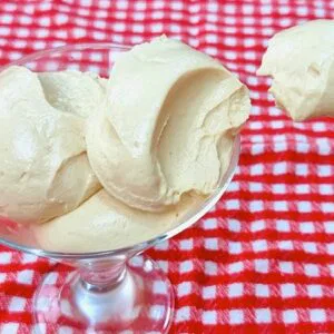 SORVETE CREMOSO de 4 INGREDIENTES - Rápido, SEM AÇÚCAR, Sem Leite Condensado e Creme de Leite, Fácil