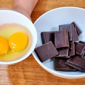 Só 3 MIN! Misture OVO CRU e CHOCOLATE e vai VICIAR nessa DELÍCIA! Sem Farinha e Açúcar - Fácil!