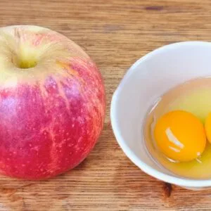 Misture MAÇÃ e OVO CRU e vai VICIAR nessa DELÍCIA! Sem Farinha, Açúcar, Leite e Gordura