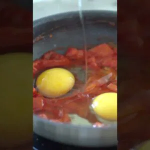 Receita com OVOS fenomenal! Shakshuka #receitafacil