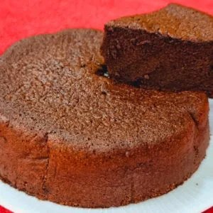 Só 2 Ingredientes! Bolo MOLHADINHO, Delicioso e muito Fácil - A família toda vai amar!