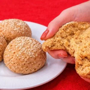 Pão de Cebola Maravilhoso, Super RICO EM FIBRAS - SEM GLÚTEN, LEITE e OVO, Fácil e Rápido